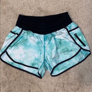 Lululemon Tracker Shorts - 2way stretch 4in